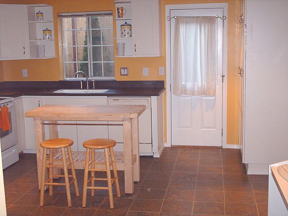 Terrific Kit w/ new cab and hardwood floor.