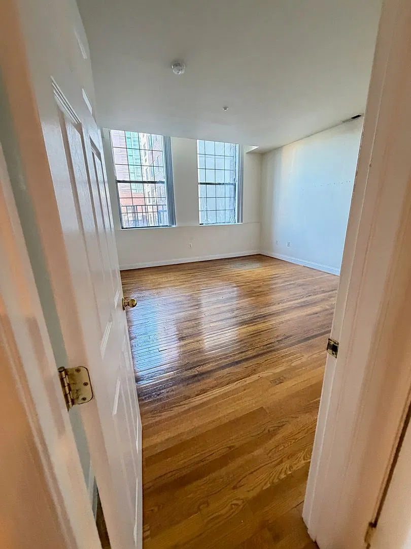 Large One Bedroom Mt. Vernon with Washer/dryer — Photo 1