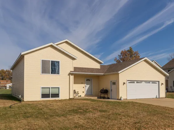 304 4th St SE, Blooming Prairie, MN 55917