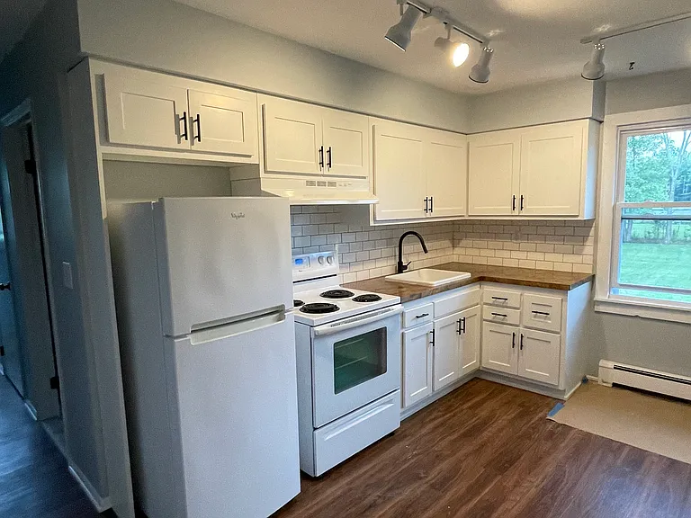 1138 Albany Post Rd — Photo 1