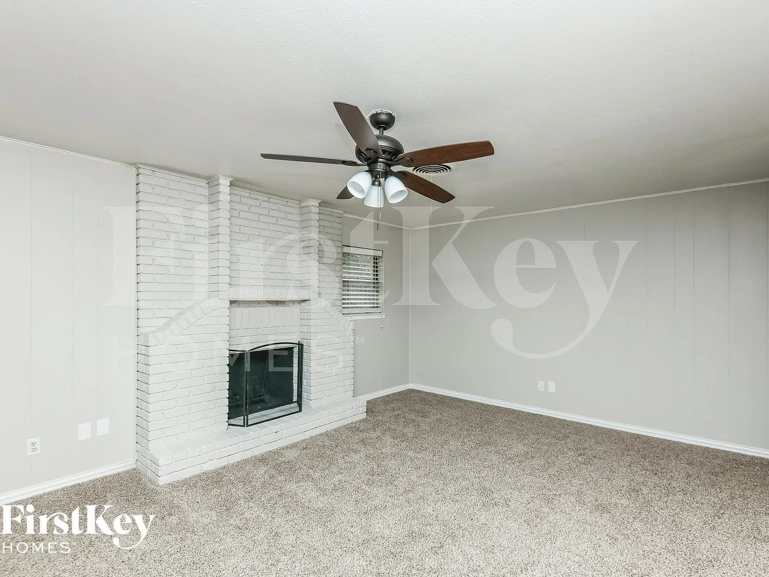 3 bed, 2.0 bath, 1960 sqft, $2,205 — Photo 2