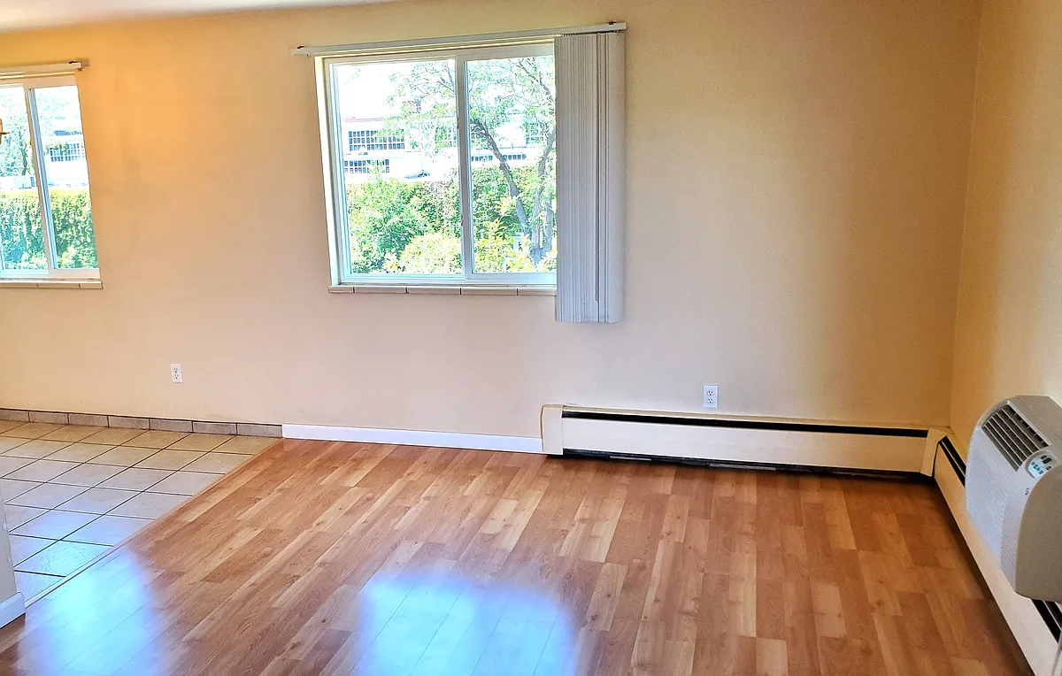 Building Photo - 918 S Logan St #301