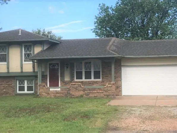1219 N Hydraulic Rd, Belle Plaine, KS 67013