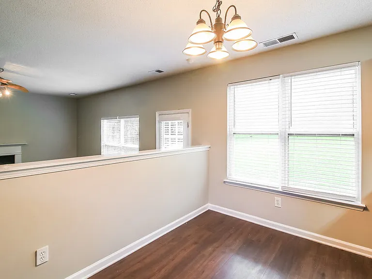 412 Peterson Dr — Photo 7