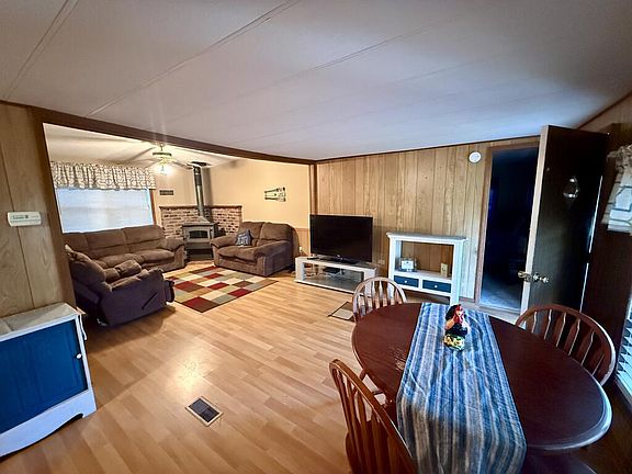 5th image of 19 Grassy Ln