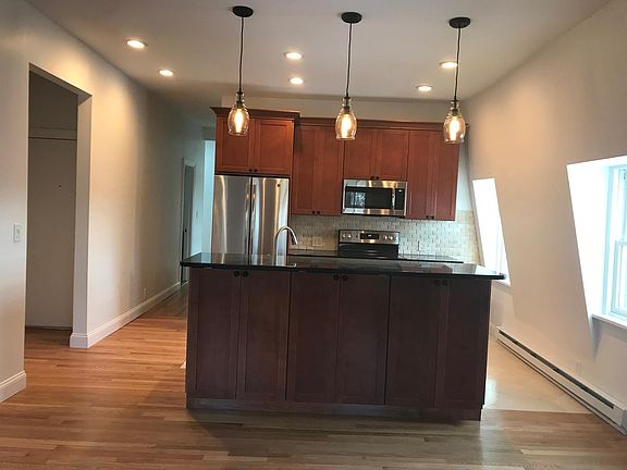 2nd image of 66 Caroline St Unit 3-C