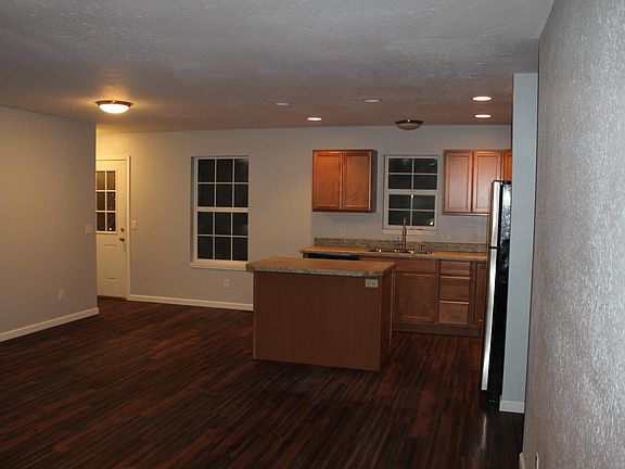 4th image of 1322 Veterans Dr #2