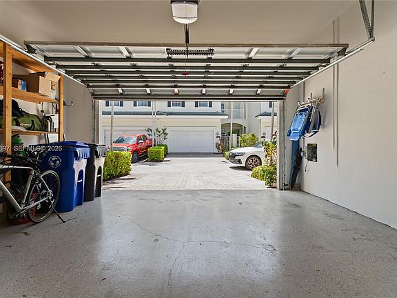 3rd image of 1139 N Victoria Park Rd