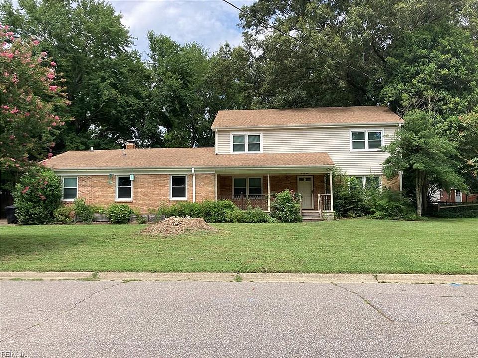 1st image of 704 Prince Charles Ln