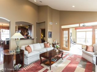541 82nd St, West Des Moines, IA 50266