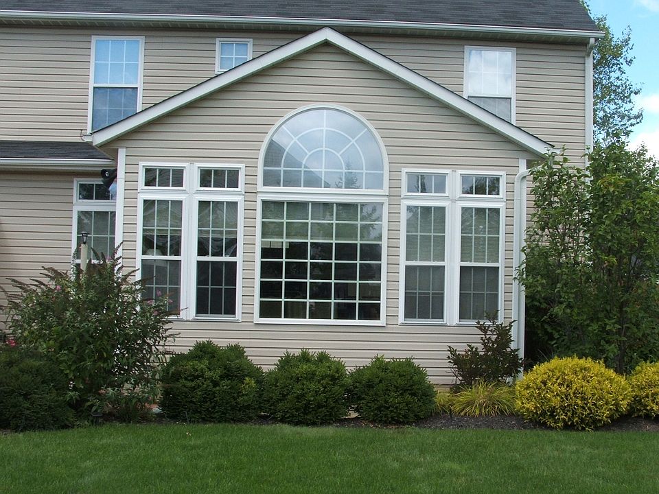 1st image of 5885 Churchill Way