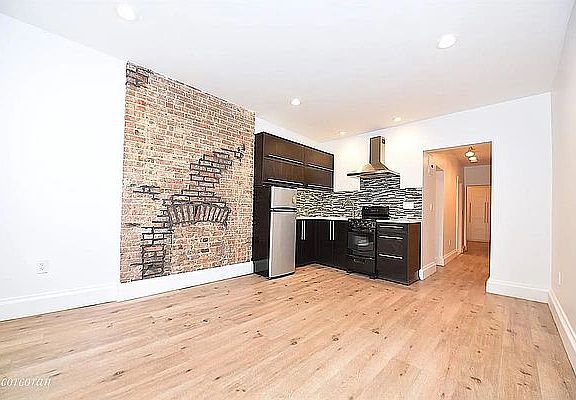 3rd image of 301 E 95th St APT 1B