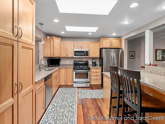 4th image of 1495 House St NE