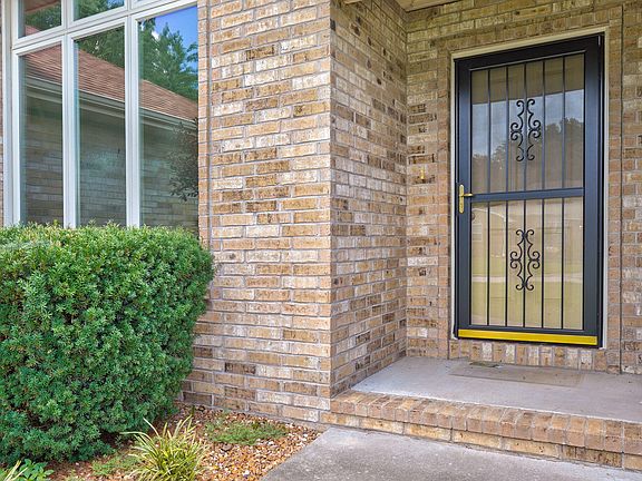 3rd image of 5116 S Palisades Avenue
