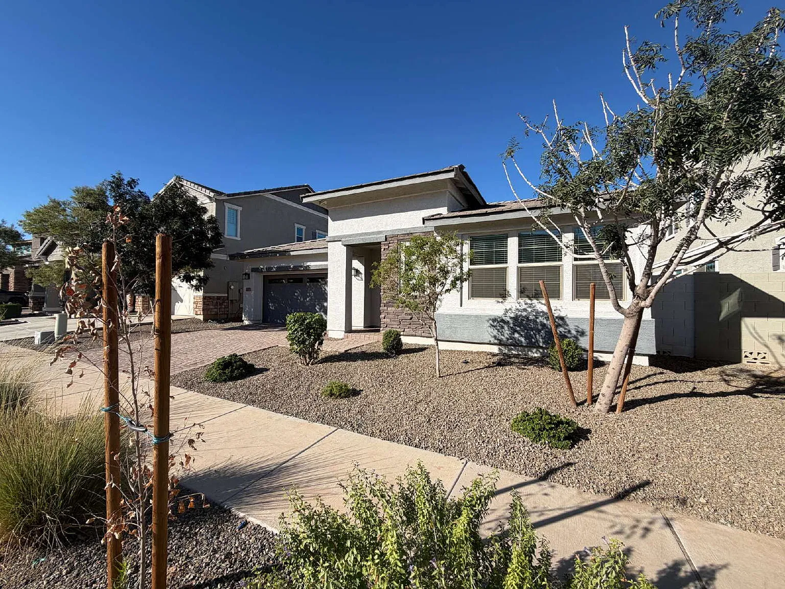 3 bed, 2.5 bath, 2365 sqft, $2,995 — Photo 2