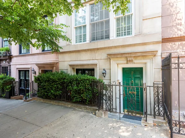 217 East 61st Street image 1 of 14