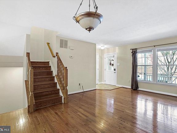 5th image of 1917 Cross Trails Rd