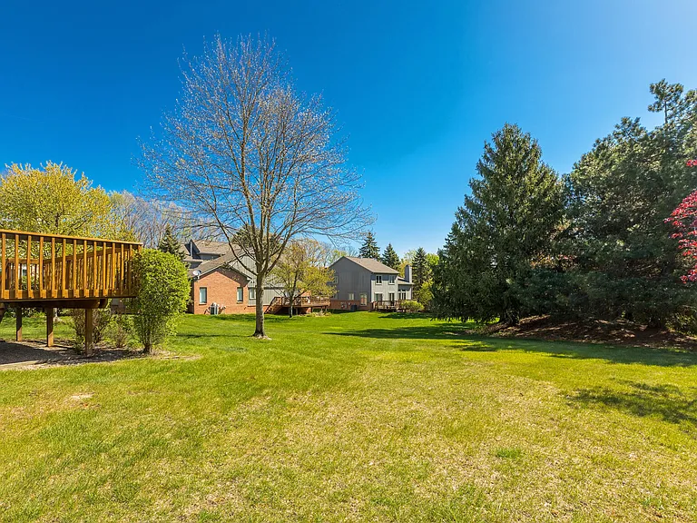 37743 Avon Ln — Photo 31