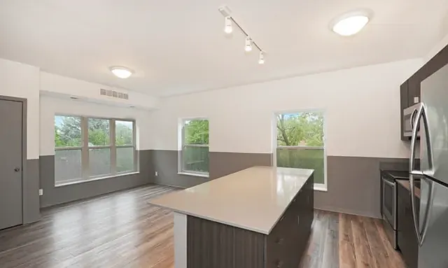 617 10th Ave SE #203 — Photo 6