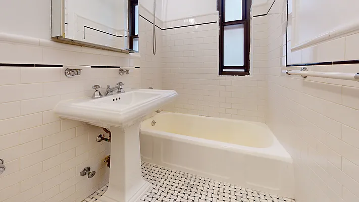 Rented by Bond New York | media 8