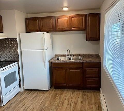 4th image of 711 13th St SE #A