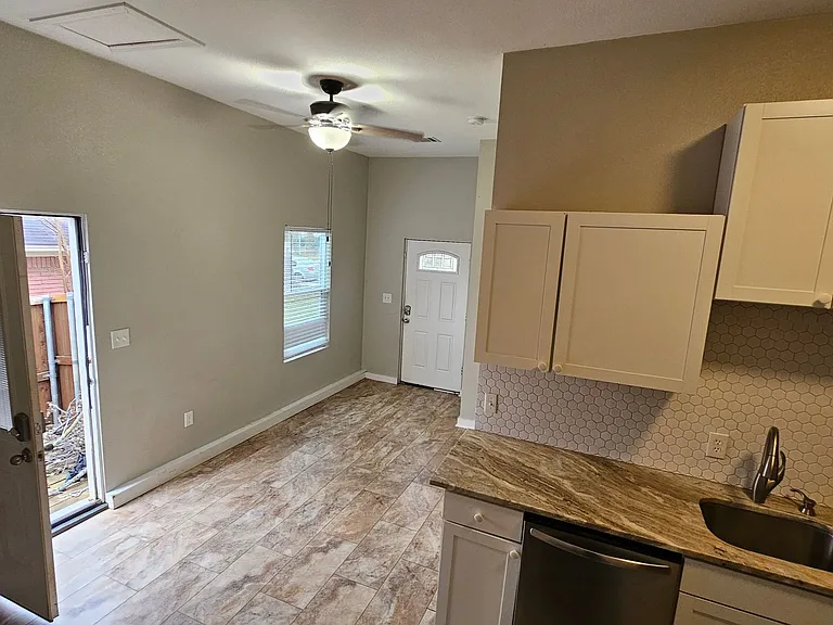 2115 Glenwood Ln — Photo 33