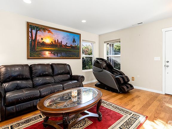 2nd image of 1035 81st Drive SE
