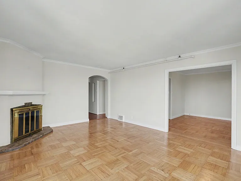 Renovated 3br W/ Dining Room. Views! Parking Avail., Free Laundry! — Photo 11