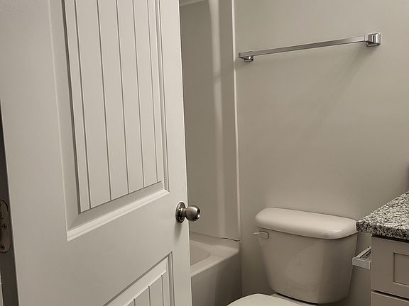 5th image of 96 Beaumont Dr #1