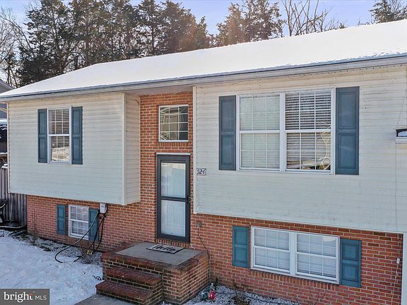 2nd image of 524 Stonewall St