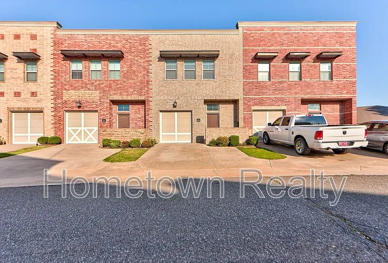 2 bed, 2.0 bath, 1486 sqft, $1,695 — Photo 1