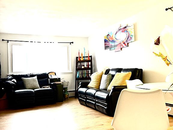 3rd image of 7 Dove Drive