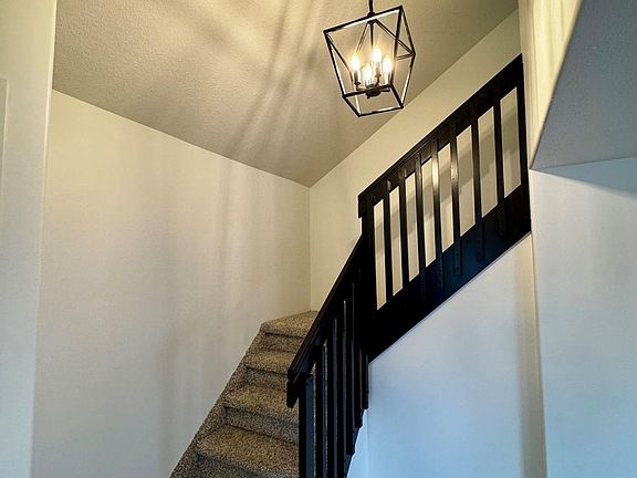 5th image of 520 N Elm St