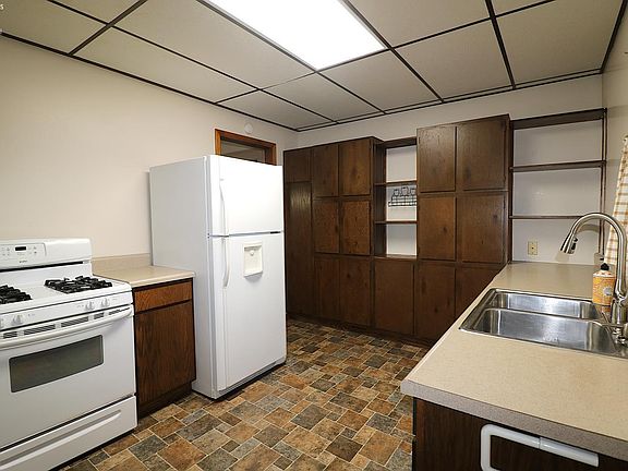 3rd image of 21 Pearl St