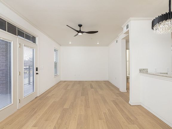 4th image of 1115 N Leverett Ave #205-72701