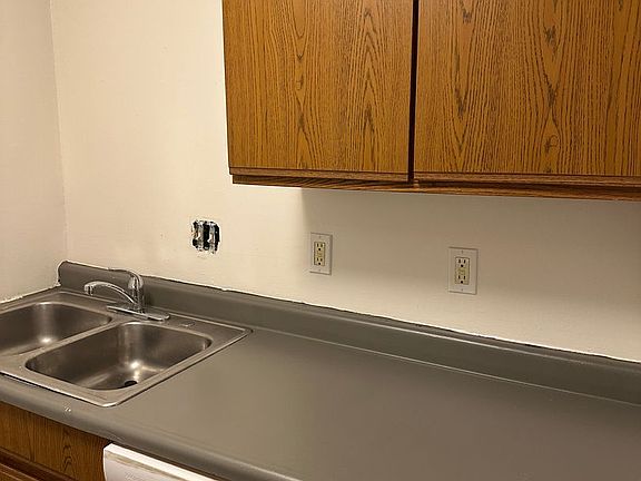 5th image of 61 Lemans Dr #1