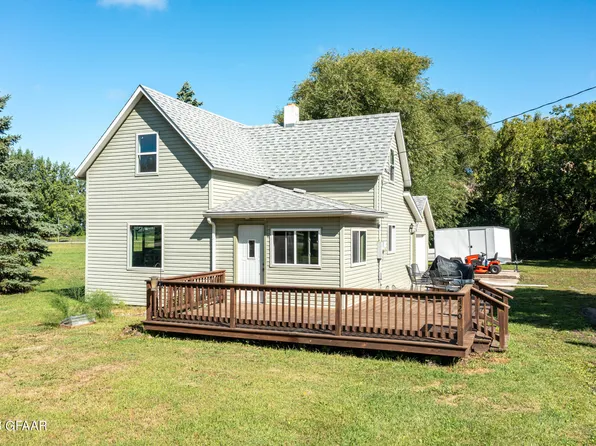 420 1st St, Hatton, ND 58240