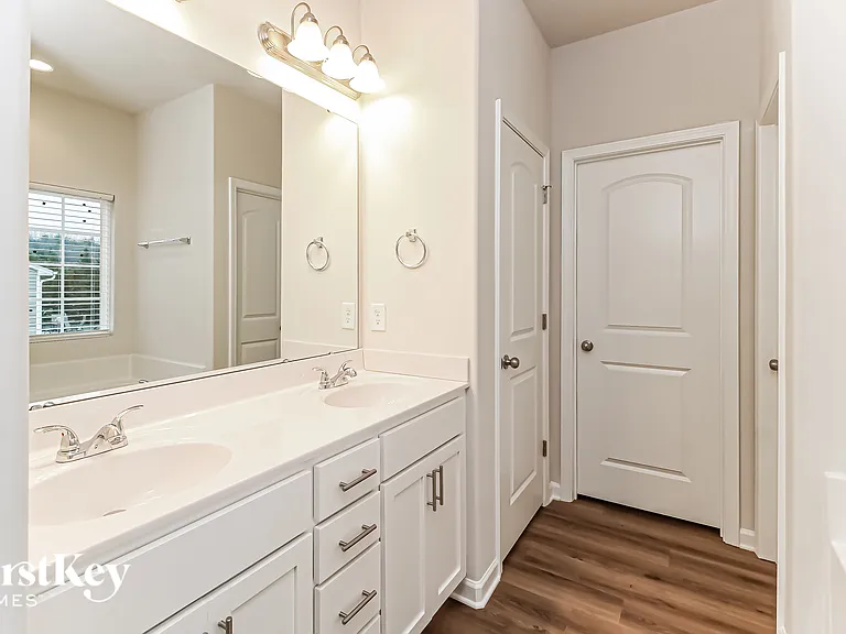 1136 Scarlett Dr — Photo 9