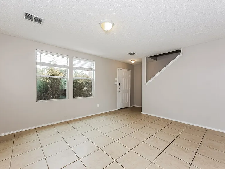 521 Merton Ct — Photo 5