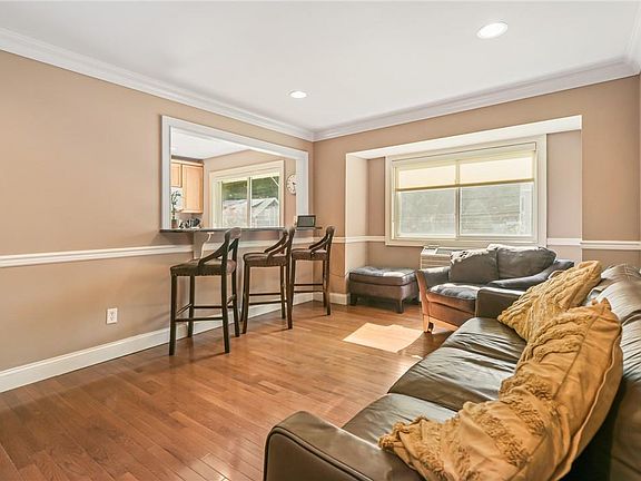3rd image of 14 I Blue Hill