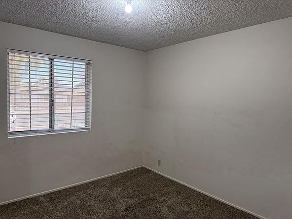 5th image of 1020 Crestwood Dr