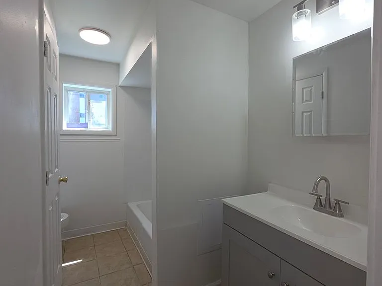 511 W Water St #A — Photo 3