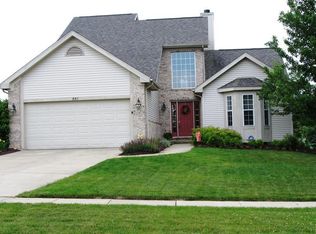 557 E Castlebury Cir, Saline, MI 48176