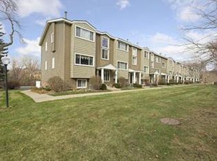 306 Pondridge Cir, Wayzata, MN 55391