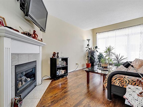 3rd image of 33 Gospel Oak Dr