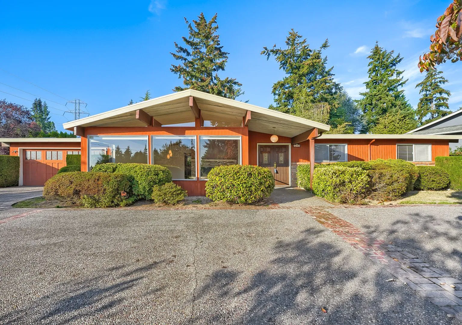 3Bd/1.75Ba Bellevue Home — Photo 1