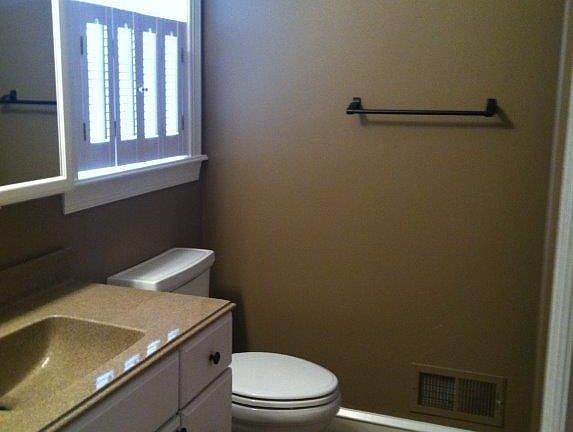 4th image of 926 Lovering Ave
