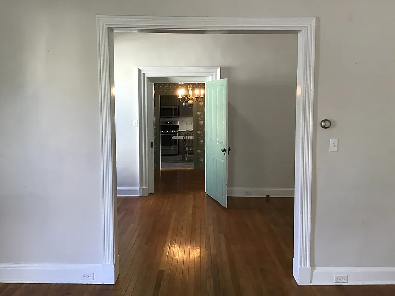 8 W High St — Photo 3