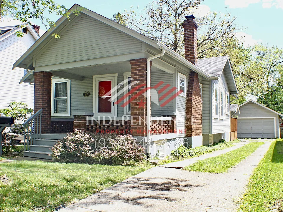 2720 Dwight Ave