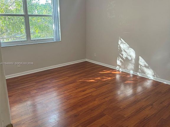 5th image of 549 Racquet Club Rd APT 32